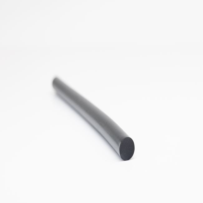 Akhtam al Abwab Walnawafidh Almasnueat Min al Aluminyum